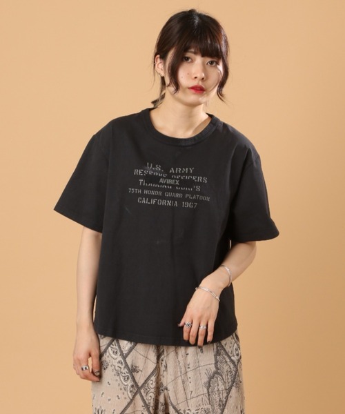 AVIREX（アヴィレックス）の「FADE WASH PRINT T-SHIRT/ フェイドウォッシュプリントティーシャツ（Tシャツ/カットソー・レディース・ブラック/ピンク/オフホワイト・FREE）」の3枚目の写真