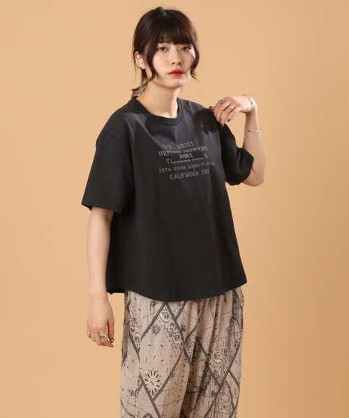 AVIREX（アヴィレックス）の「FADE WASH PRINT T-SHIRT/ フェイドウォッシュプリントティーシャツ（Tシャツ/カットソー・レディース・ブラック/ピンク/オフホワイト・FREE）」の17枚目の写真