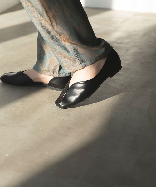 marjour（マージュール）の「SLIT TOE PUMPUS（パンプス・レディース・ブラック/ピンクベージュ・S/M/L/LL）」の14枚目の写真