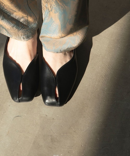 marjour（マージュール）の「SLIT TOE PUMPUS（パンプス・レディース・ブラック/ピンクベージュ・S/M/L/LL）」の9枚目の写真