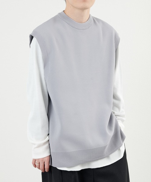 COLONY 2139（コロニートゥーワンスリーナイン）の「エステルヤーンクルーネックベスト（ベスト・メンズ・ブラック/ライトグレー/サックスブルー・MEDIUM/LARGE）」の3枚目の写真