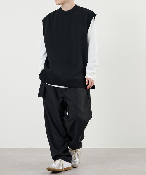 COLONY 2139（コロニートゥーワンスリーナイン）の「エステルヤーンクルーネックベスト（ベスト・メンズ・ブラック/ライトグレー/サックスブルー・MEDIUM/LARGE）」の9枚目の写真