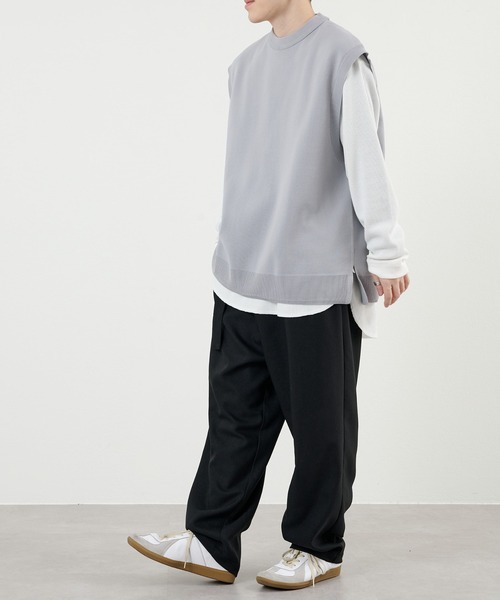 COLONY 2139（コロニートゥーワンスリーナイン）の「エステルヤーンクルーネックベスト（ベスト・メンズ・ブラック/ライトグレー/サックスブルー・MEDIUM/LARGE）」の15枚目の写真