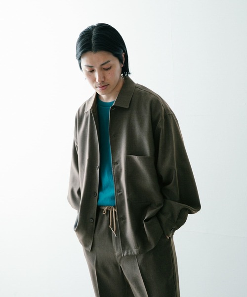 ITEMS URBANRESEARCH（アイテムズ アーバンリサーチ）の「『セットアップ対応』ポリツイル オープンカラーCPOシャツ（シャツ/ブラウス・メンズ・ベージュ/チャコールグレー/ネイビー・LARGE/MEDIUM）」の19枚目の写真