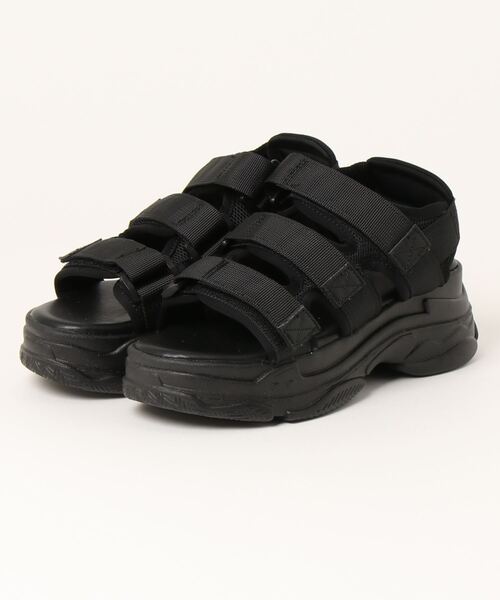 KOBE LETTUCE(コウベレタス)の「3ベルトスポーツサンダル(サンダル・レディース・アイボリー/グレー系その他/ブラック×ホワイト/ベージュ/ブラック×ブラック・L/LL/M/S)」の1枚目の写真