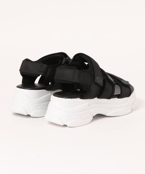 KOBE LETTUCE(コウベレタス)の「3ベルトスポーツサンダル(サンダル・レディース・アイボリー/グレー系その他/ブラック×ホワイト/ベージュ/ブラック×ブラック・L/LL/M/S)」の6枚目の写真