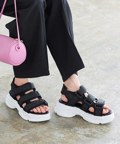 KOBE LETTUCE(コウベレタス)の「3ベルトスポーツサンダル(サンダル・レディース・アイボリー/グレー系その他/ブラック×ホワイト/ベージュ/ブラック×ブラック・L/LL/M/S)」の3枚目の写真