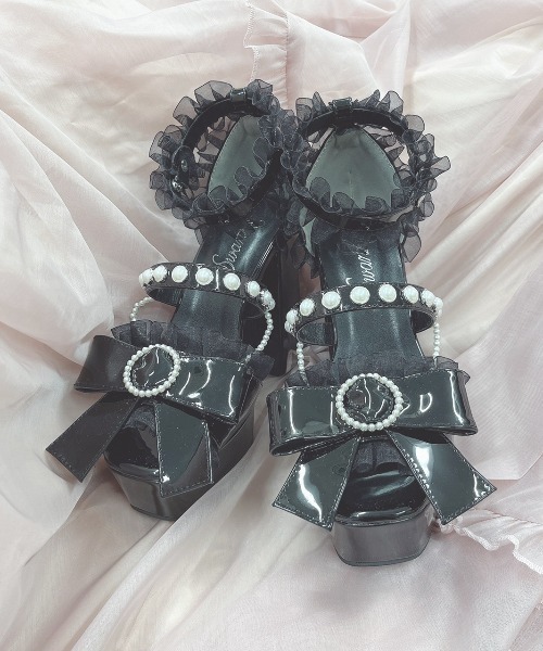 Swankiss(スワンキス)の「PG ribbon pearl sandal(サンダル・レディース・ブラック/ピンク/シルバー・MEDIUM/LARGE)」の4枚目の写真