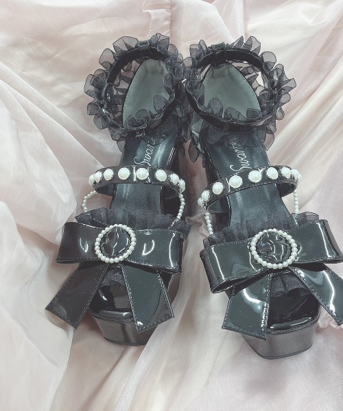 Swankiss(スワンキス)の「PG ribbon pearl sandal(サンダル・レディース・ブラック/ピンク/シルバー・MEDIUM/LARGE)」の8枚目の写真