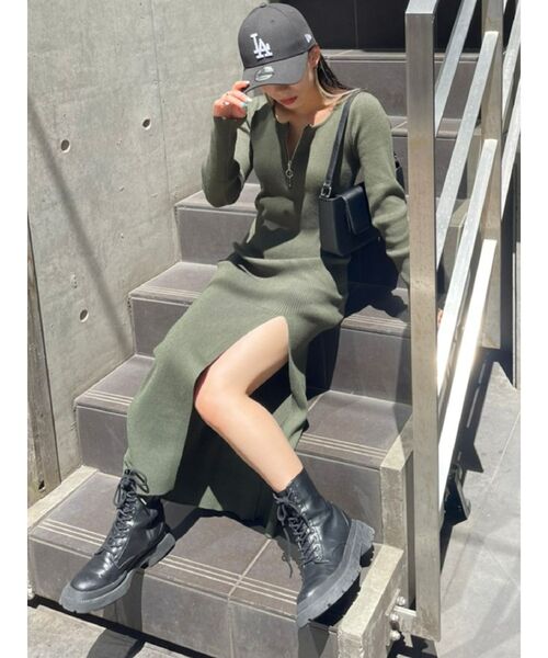 EVRIS(エヴリス)の「【WEB限定】ディープスリットロングニットワンピース(ワンピース・レディース・ホワイト/ブラック/カーキ・FREE)」の3枚目の写真