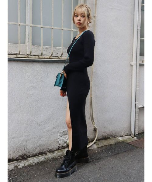 EVRIS(エヴリス)の「【WEB限定】ディープスリットロングニットワンピース(ワンピース・レディース・ホワイト/ブラック/カーキ・FREE)」の22枚目の写真