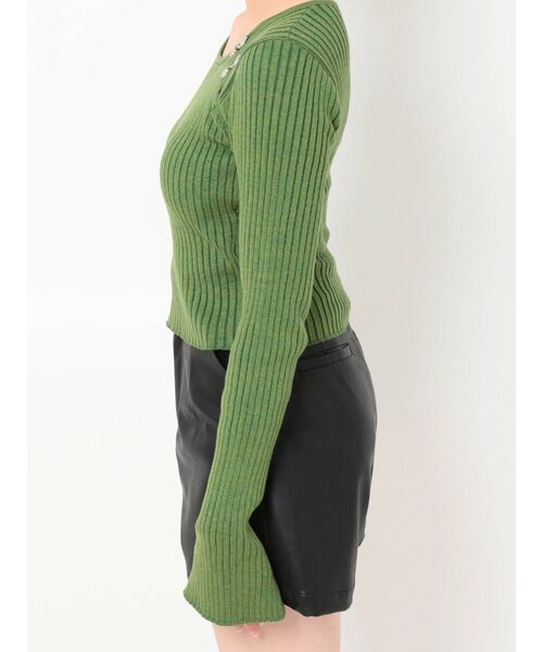 EVRIS（エヴリス）の「フロックボタンタイトニットトップス（ニット/セーター・レディース・ホワイト/ブラック/グリーン・FREE）」の19枚目の写真