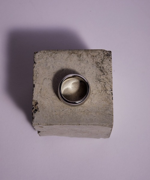 JUNRED(ジュンレッド)の「ital. from JUNRed / wavy ring thick(リング・メンズ・シルバー・L/S)」の2枚目の写真