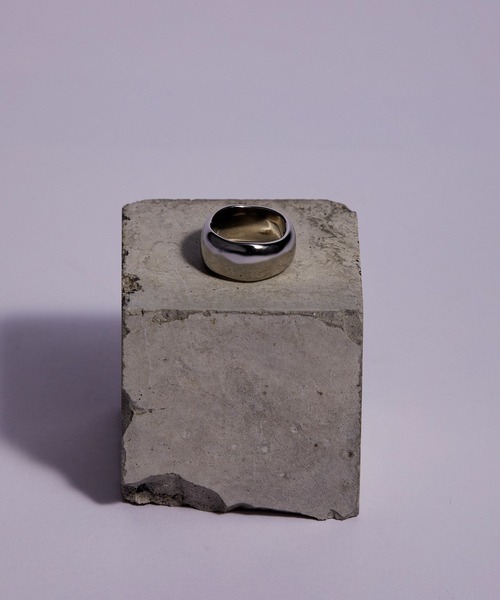 JUNRED(ジュンレッド)の「ital. from JUNRed / wavy ring thick(リング・メンズ・シルバー・L/S)」の4枚目の写真