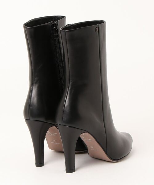 LANVIN collection（ランバン コレクション）の「プレーンショートブーツ（ブーツ・レディース・ピンクベージュ/ブラック・23.5cm/22.5cm/24.5cm/23.0cm/24.0cm/22.0cm）」の3枚目の写真