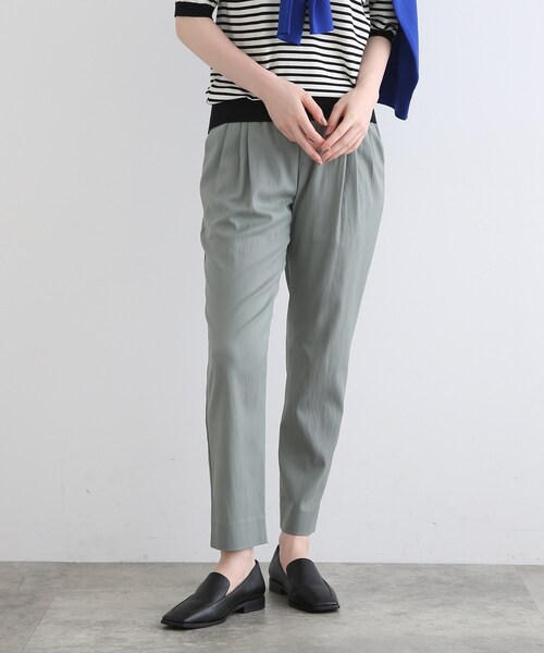 INDIVI（インディヴィ）の「【褒められパンツ/洗える】タックテーパードパンツ（その他パンツ・レディース・グリーン/黄緑系/オリーブ/ダークグリーン/ブラック/ブラウン系その他/レッド系1/ホワイト系・03/05/12/13/15 /17/19/34/36/38/40/42）」の5枚目の写真