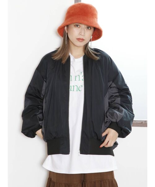 MURUA(ムルーア)の「タックギャザーブルゾン(ブルゾン・レディース・ブラック/カーキ・FREE)」の2枚目の写真