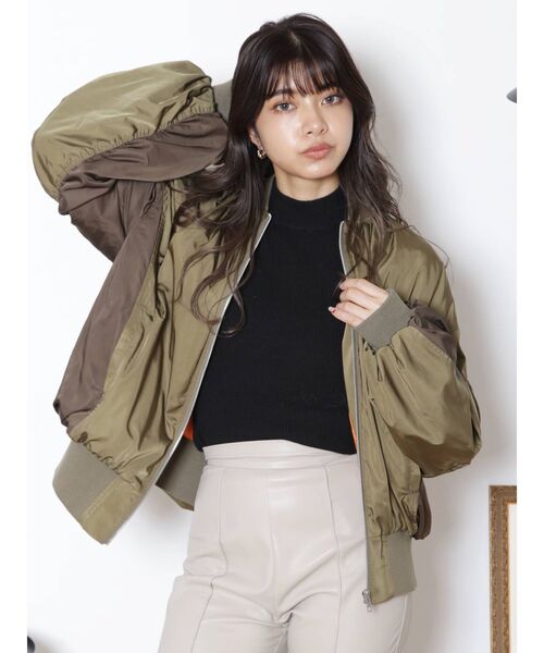 MURUA(ムルーア)の「タックギャザーブルゾン(ブルゾン・レディース・ブラック/カーキ・FREE)」の4枚目の写真