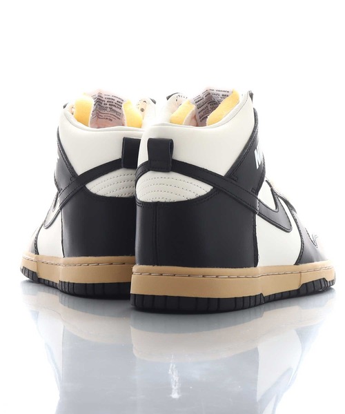 NIKE（ナイキ）の「NIKE W DUNK HIGH SE / ナイキ ウィメンズ ダンク HIGH SE 【SP】（スニーカー・レディース・ホワイト・25.5cm/27.5cm/26.0cm/26.5cm/28.5cm/27.0cm/28.0cm/23.0cm/25.0cm/24.0cm/22.5cm/22.0cm）」の4枚目の写真