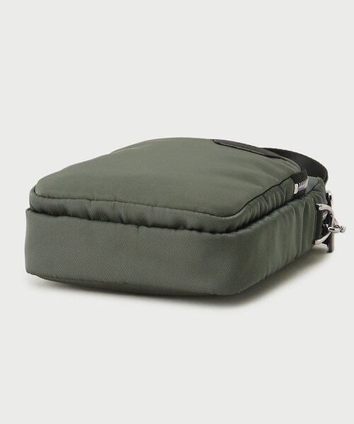 TAKEO KIKUCHI（タケオキクチ）の「◆【カルラク】 ミドルショルダー バッグ（ショルダーバッグ・メンズ・チャコールグレー/ブラック/ネイビー/ダークオレンジ・00）」の8枚目の写真