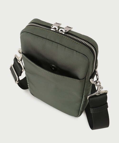 TAKEO KIKUCHI（タケオキクチ）の「◆【カルラク】 ミドルショルダー バッグ（ショルダーバッグ・メンズ・チャコールグレー/ブラック/ネイビー/ダークオレンジ・00）」の9枚目の写真