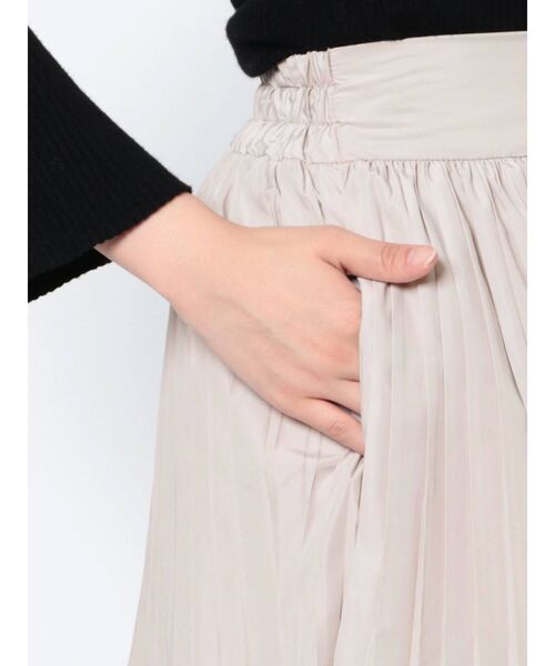 ELENDEEK(エレンディーク)の「プリーツティアードスカート(スカート・レディース・ブラック/カーキ・01/02)」の14枚目の写真