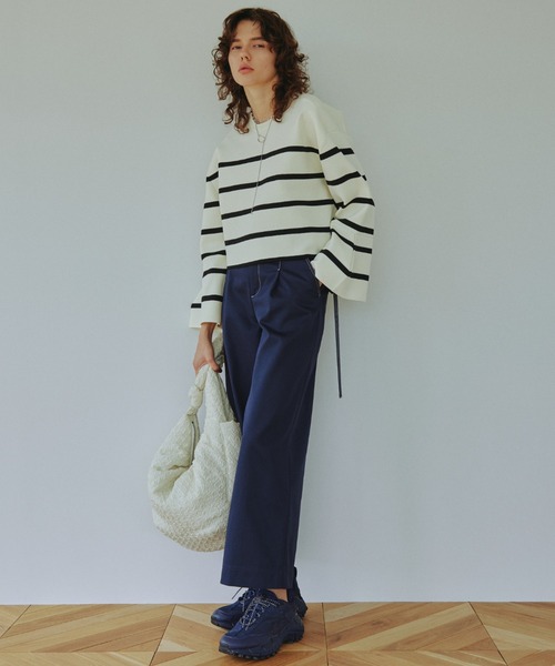 emmi（エミ）の「【emmi atelier】サイドベルトチノパンツ（チノパンツ・レディース・ベージュ/ネイビー・0/1）」の2枚目の写真