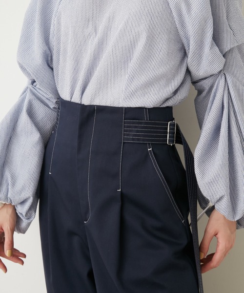 emmi（エミ）の「【emmi atelier】サイドベルトチノパンツ（チノパンツ・レディース・ベージュ/ネイビー・0/1）」の8枚目の写真