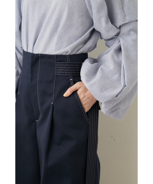 emmi（エミ）の「【emmi atelier】サイドベルトチノパンツ（チノパンツ・レディース・ベージュ/ネイビー・0/1）」の9枚目の写真