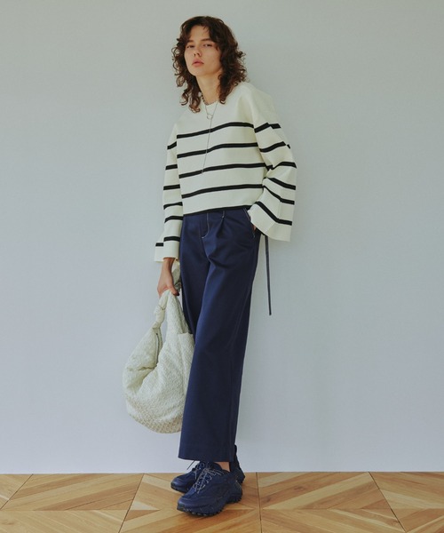 emmi（エミ）の「【emmi atelier】サイドベルトチノパンツ（チノパンツ・レディース・ベージュ/ネイビー・0/1）」の20枚目の写真