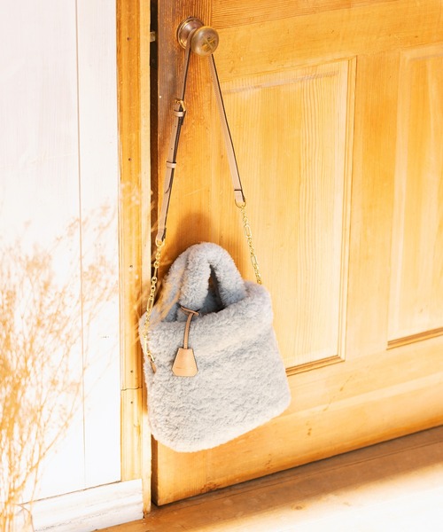 Samantha Thavasa(サマンサタバサ)の「ソフトファー トートバッグ(トートバッグ・レディース・イエロー/グレイッシュベージュ/ライトブルー/その他1/ブラウン・FREE)」の8枚目の写真