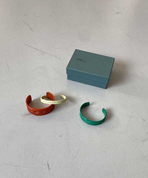 TOGA VIRILIS（トーガ ビリリース）の「TOGA ARCHIVES Metal bangle set color（バングル/リストバンド・メンズ・マルチ・ONE SIZE）」の4枚目の写真