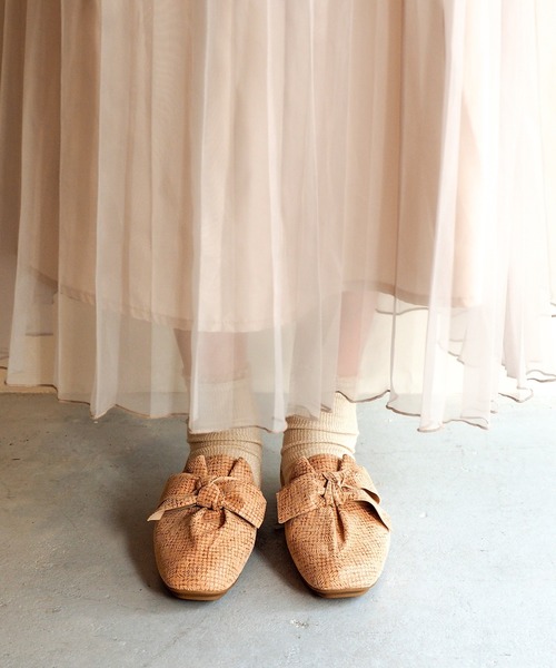 あしながおじさん（アシナガオジサン）の「リボンバブーシュ　1310190（パンプス・レディース・プラチナム/ライトグレー/ライトグリーン/ブラック/ベージュ/ブラック系その他/ナチュラル/ライトブルー/ネイビー/ピンク・22.5cm/23.0cm/23.5cm/24.0cm/24.5cm）」の6枚目の写真