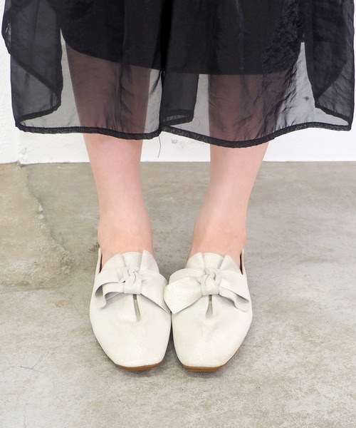 あしながおじさん（アシナガオジサン）の「リボンバブーシュ　1310190（パンプス・レディース・プラチナム/ライトグレー/ライトグリーン/ブラック/ベージュ/ブラック系その他/ナチュラル/ライトブルー/ネイビー/ピンク・22.5cm/23.0cm/23.5cm/24.0cm/24.5cm）」の21枚目の写真