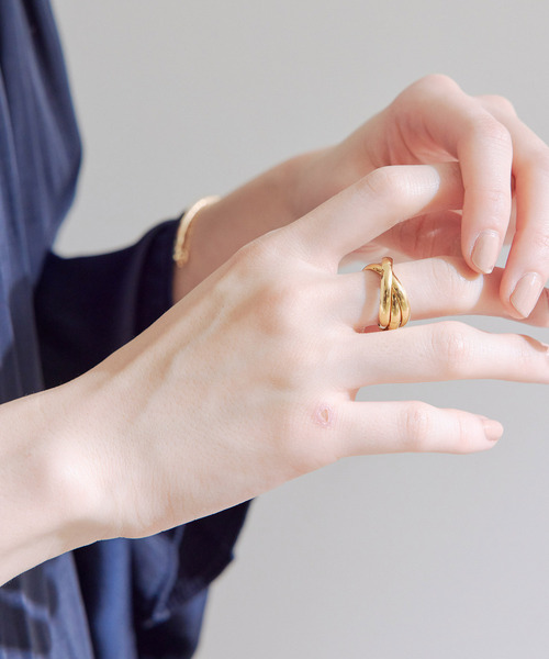 VIS（ビス）の「ステンレストリニティリング（リング・レディース・ゴールド/シルバー・FREE）」の4枚目の写真