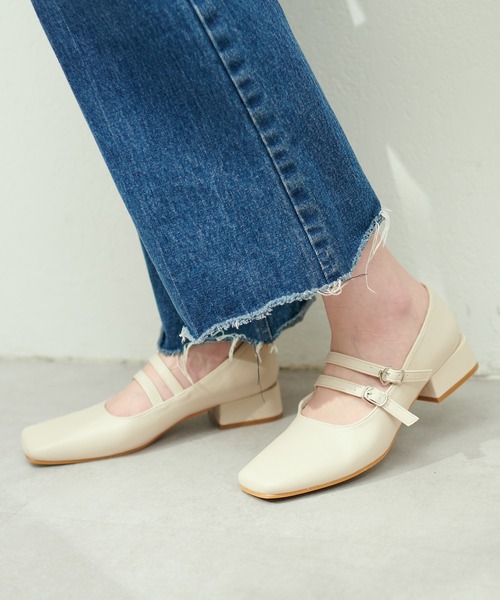 natural couture（ナチュラルクチュール）の「ダブルストラップパンプスシューズ（その他シューズ・レディース・シルバー/アイボリー/ブラック・LARGE/SMALL/MEDIUM）」の2枚目の写真