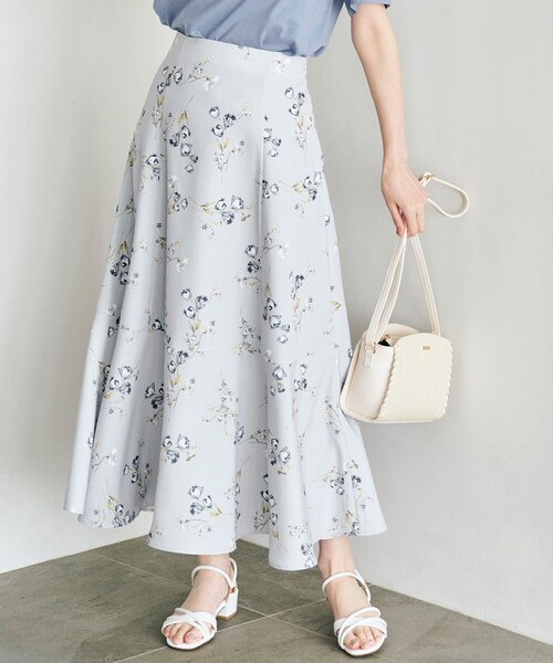 grove（グローブ）の「◆お仕事にもおでかけにも！ボタニカルプリントスカート（スカート・レディース・グレー系5/サックスブルー系・02/03/01/05/04）」の2枚目の写真