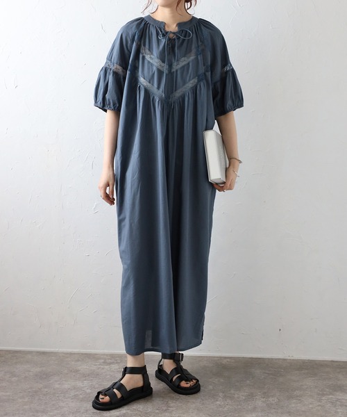 Fizz（フィズ）の「【Fizz/フィズ】　レース使いボリューム袖ワンピース（ワンピース・レディース・ブラック/オフホワイト/ダークブルー/グレイッシュベージュ・M）」の4枚目の写真