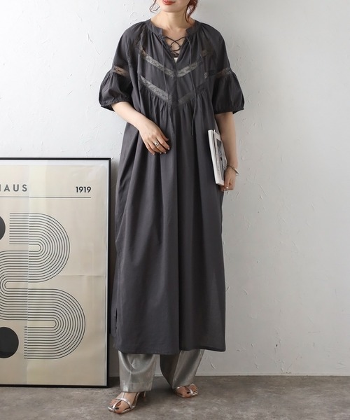 Fizz（フィズ）の「【Fizz/フィズ】　レース使いボリューム袖ワンピース（ワンピース・レディース・ブラック/オフホワイト/ダークブルー/グレイッシュベージュ・M）」の3枚目の写真