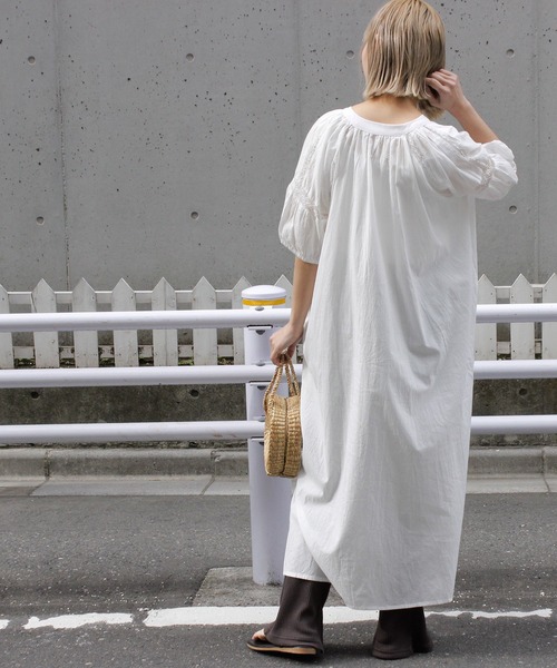 Fizz（フィズ）の「【Fizz/フィズ】　レース使いボリューム袖ワンピース（ワンピース・レディース・ブラック/オフホワイト/ダークブルー/グレイッシュベージュ・M）」の9枚目の写真