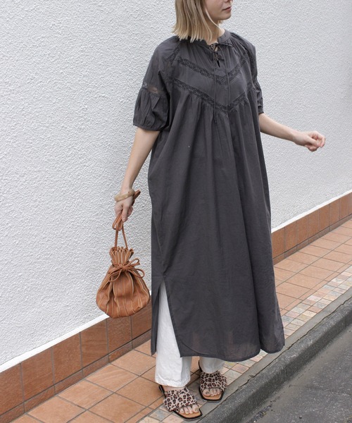 Fizz（フィズ）の「【Fizz/フィズ】　レース使いボリューム袖ワンピース（ワンピース・レディース・ブラック/オフホワイト/ダークブルー/グレイッシュベージュ・M）」の11枚目の写真