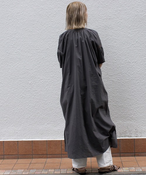 Fizz（フィズ）の「【Fizz/フィズ】　レース使いボリューム袖ワンピース（ワンピース・レディース・ブラック/オフホワイト/ダークブルー/グレイッシュベージュ・M）」の14枚目の写真