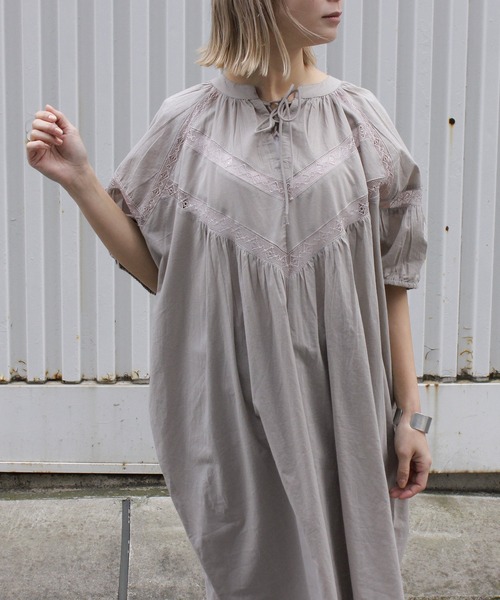 Fizz（フィズ）の「【Fizz/フィズ】　レース使いボリューム袖ワンピース（ワンピース・レディース・ブラック/オフホワイト/ダークブルー/グレイッシュベージュ・M）」の15枚目の写真