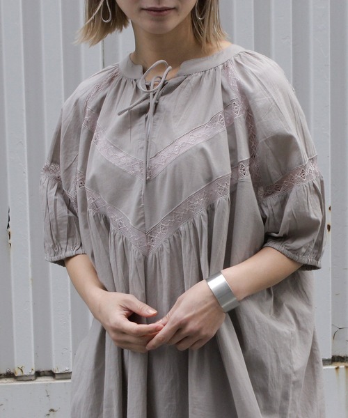 Fizz（フィズ）の「【Fizz/フィズ】　レース使いボリューム袖ワンピース（ワンピース・レディース・ブラック/オフホワイト/ダークブルー/グレイッシュベージュ・M）」の16枚目の写真