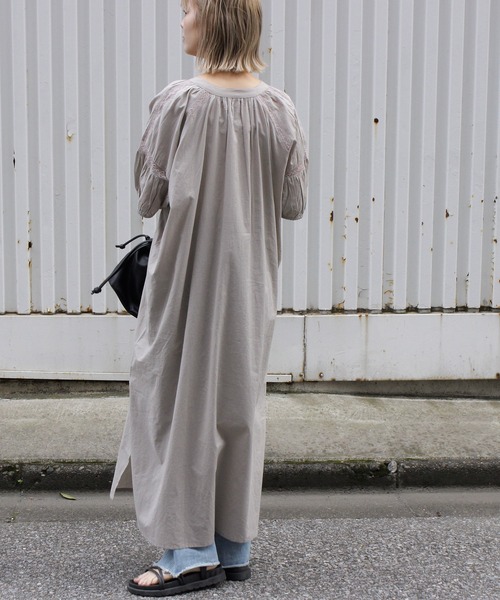 Fizz（フィズ）の「【Fizz/フィズ】　レース使いボリューム袖ワンピース（ワンピース・レディース・ブラック/オフホワイト/ダークブルー/グレイッシュベージュ・M）」の18枚目の写真