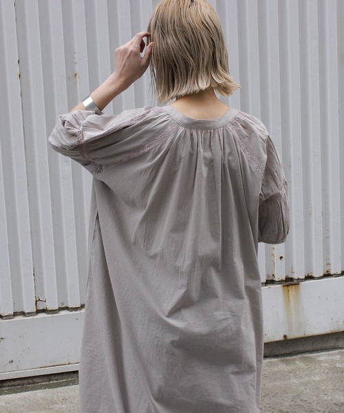 Fizz（フィズ）の「【Fizz/フィズ】　レース使いボリューム袖ワンピース（ワンピース・レディース・ブラック/オフホワイト/ダークブルー/グレイッシュベージュ・M）」の19枚目の写真