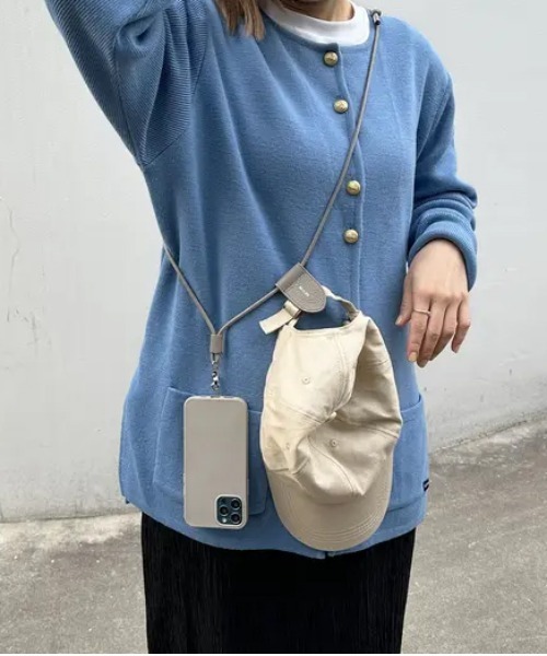 Beau're(ヴュレ)の「【BEAURE】レザーモバイル&マスクストラップショルダー B-23222(スマホグッズ・レディース・オリーブ/パープル/ネイビー/グレー/シルバー/ブラック/ライトパープル/イエロー/ブルー・FREE)」の3枚目の写真