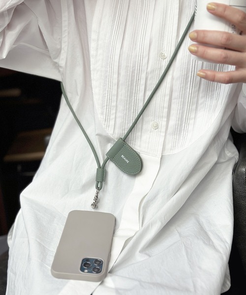Beau're(ヴュレ)の「【BEAURE】レザーモバイル&マスクストラップショルダー B-23222(スマホグッズ・レディース・オリーブ/パープル/ネイビー/グレー/シルバー/ブラック/ライトパープル/イエロー/ブルー・FREE)」の4枚目の写真