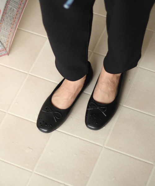 kitson(キットソン)の「kitson 防水 パンプス(バレエシューズ・レディース・ブラック/ブラック系その他2/ブラック系その他/シルバー/ベージュ系その他/ブラック系/ベージュ・M/L/LL/S)」の4枚目の写真
