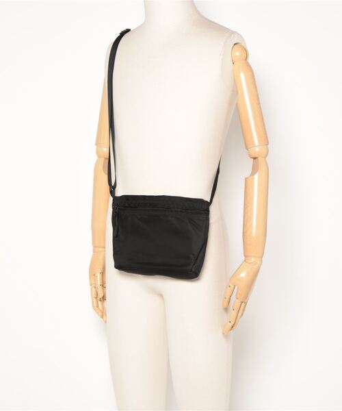 Fun & Daily(ファンアンドデイリー)の「F&D : Nylon Shoulder Bag(ショルダーバッグ・メンズ・オレンジ/ネイビー/ブラック・FREE)」の7枚目の写真